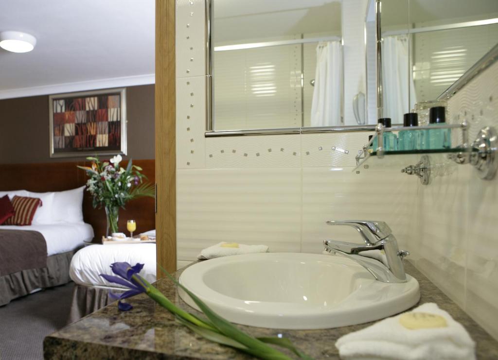 Ashford Court Boutique Hotel Ennis Exteriör bild
